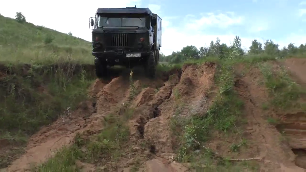 俄罗斯冷战时期越野卡车，奔驰看见它也头晕