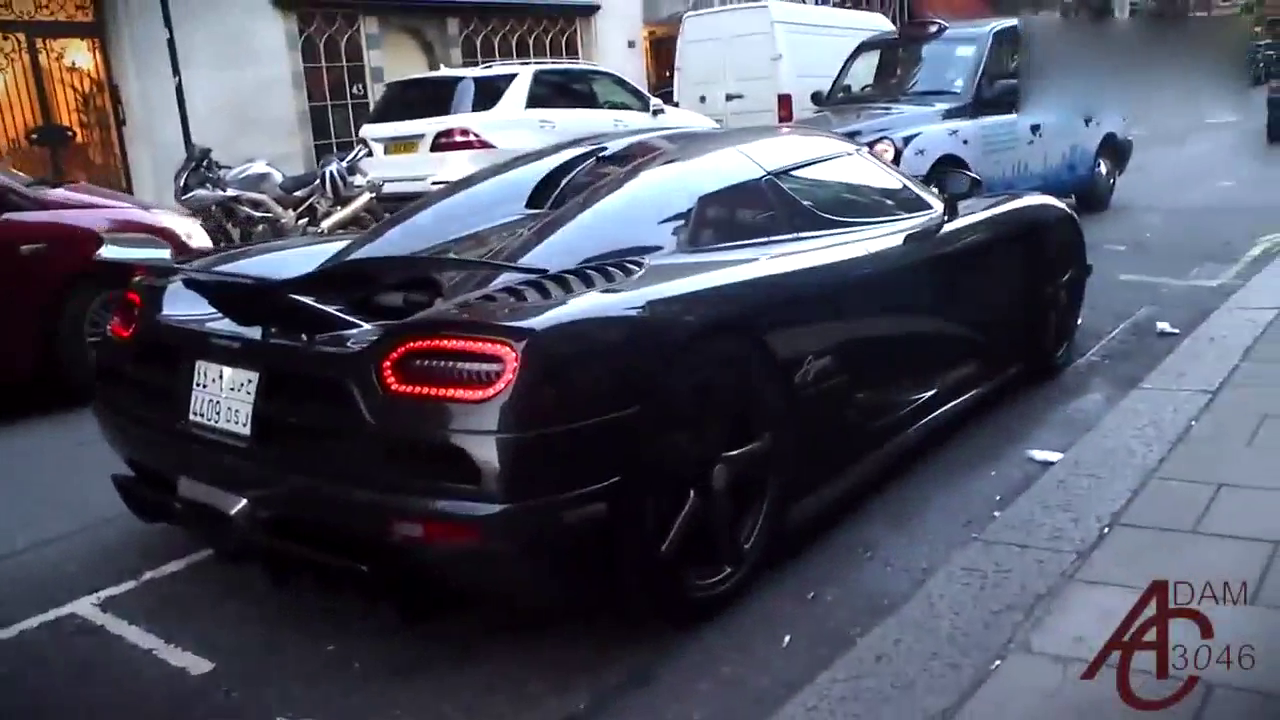 伦敦街头的柯尼塞格Agera R款跑车，果然是有钱人