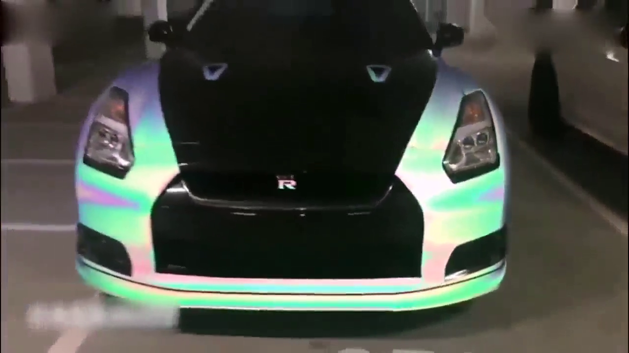 土豪新提的GTR跑车，声控变色那一刻才知道什么叫高科技