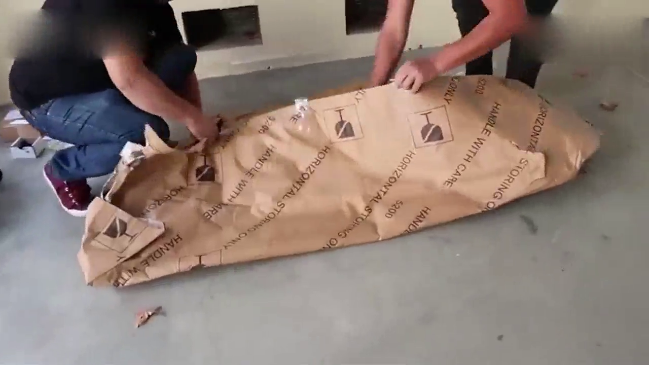 土豪买超级跑车送了一个配件，装上以后才知道什么叫如虎添翼！