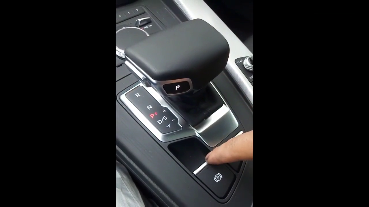 国产出跑车了，酷炫的挂挡方式，大家猜是什么车？