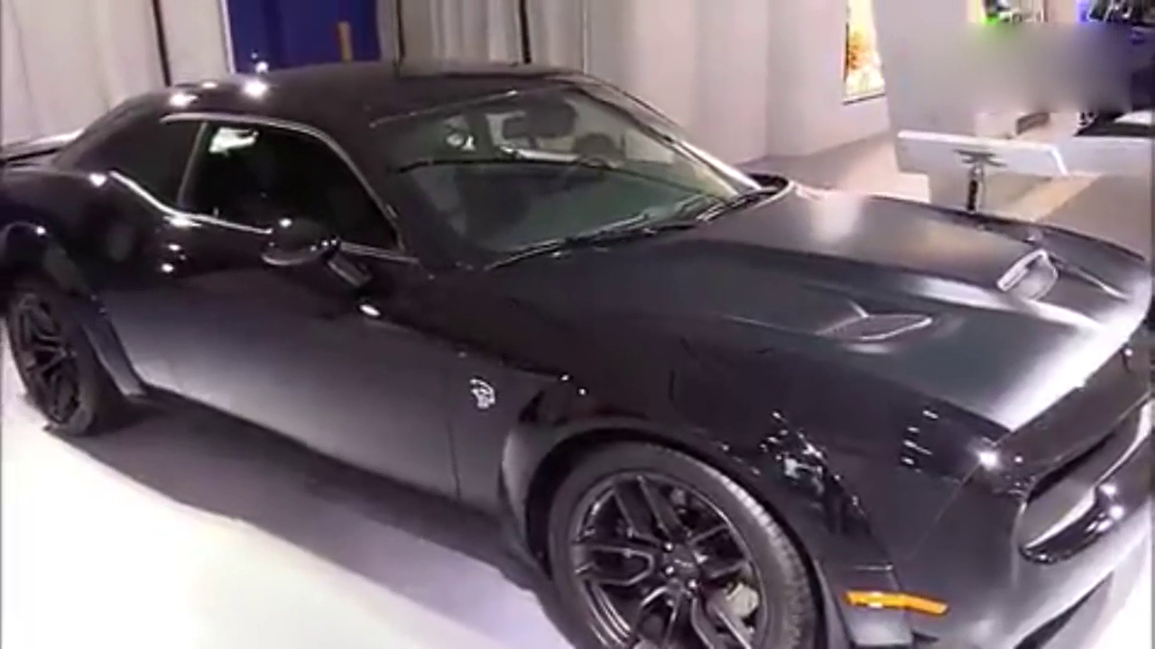 车展看到硬汉跑车，新款道奇挑战者，看完才知道为啥硬汉喜欢他