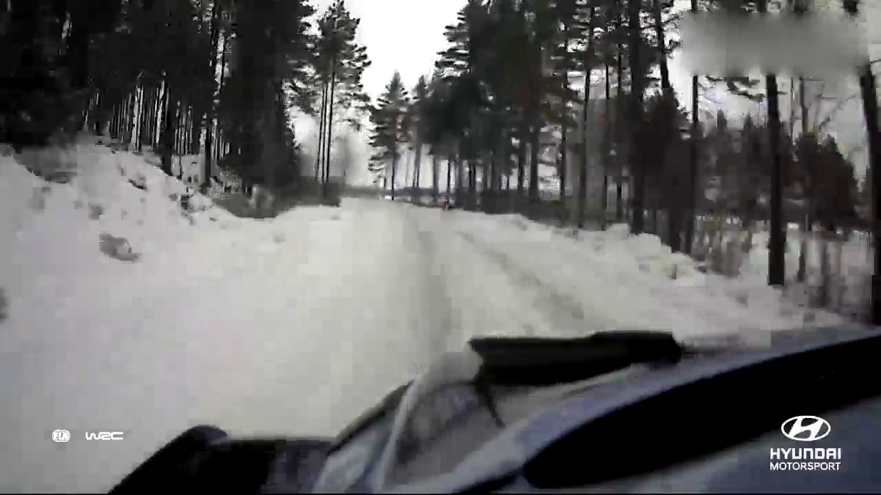 身手矫健 现代WRC赛车雪地尽情飞奔