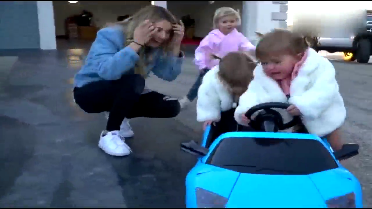 小小年纪就开兰博基尼跑车，气场真的不一样！