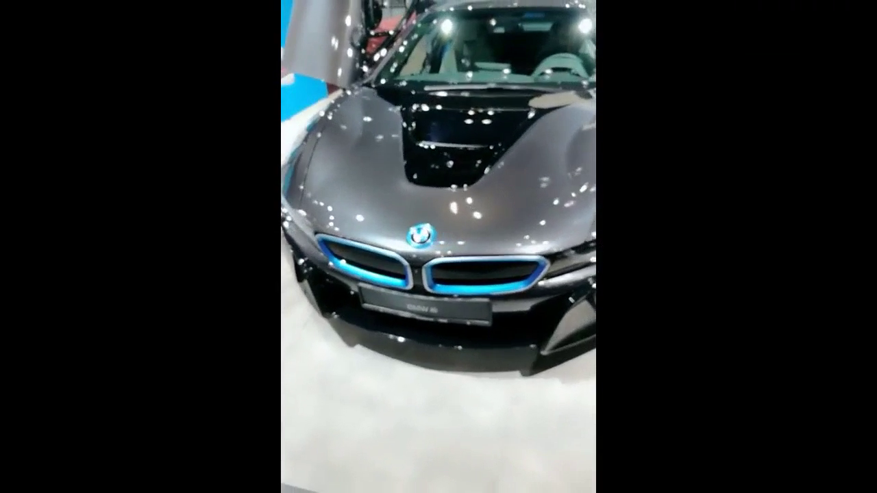 宝马i8梦幻跑车现迪拜车展，这造型感觉能飞！