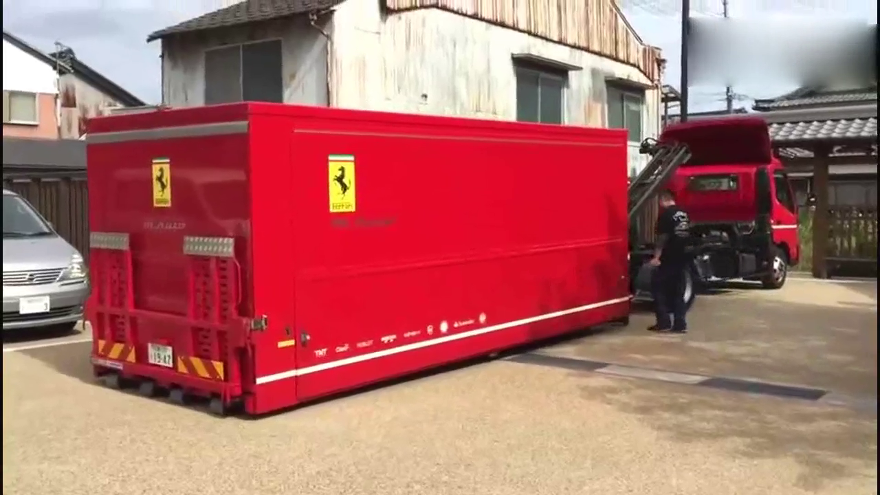 车厢打开那一刻，才明白什么叫做超级跑车！