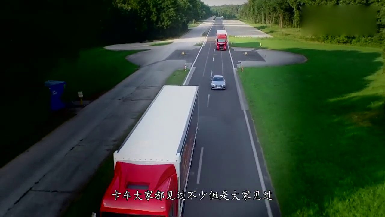 大塞车，奔驰卡车司机却一脸轻松，按下按自动驾驶键，就去睡觉了