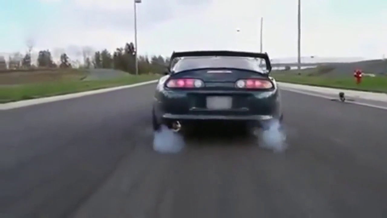 改装车烧胎大玩漂移 有钱我也想任性一把！