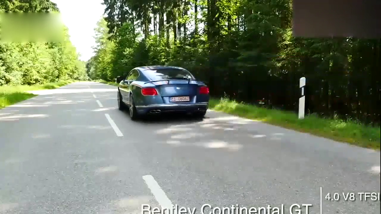 价值400万的宾利跑车加速有多快，看它在高速上超车你就明白了！