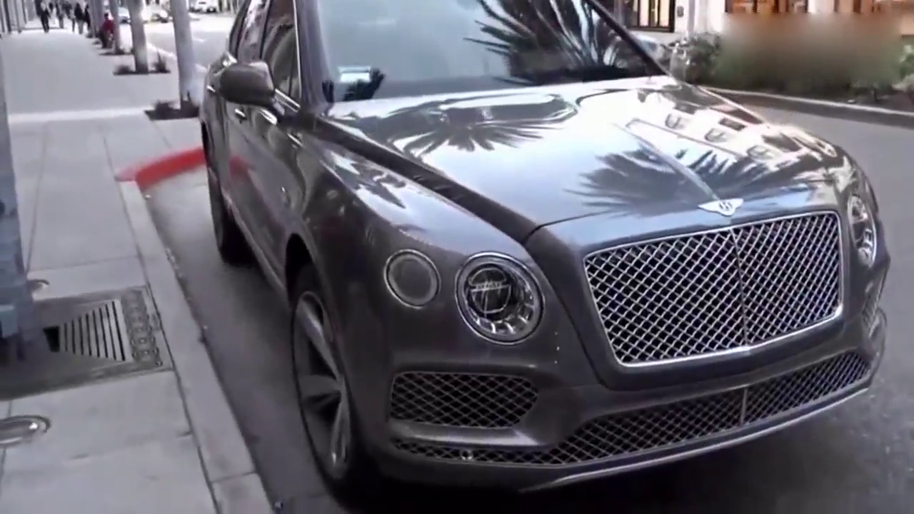 宾利豪华车，就是这样的与众不同 太刺眼了！