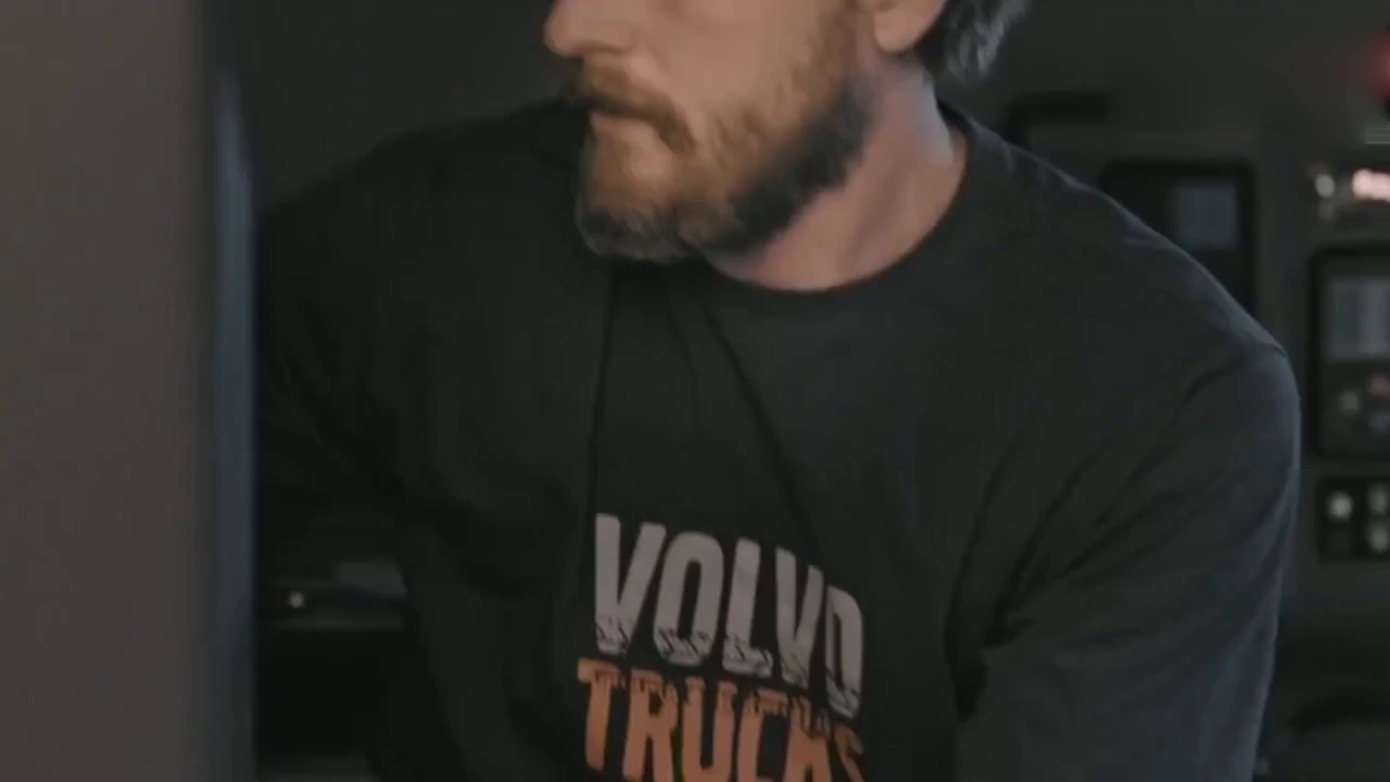 沃尔沃卡车拖头，进到车内的一刻，才知道什么叫房车般的舒适