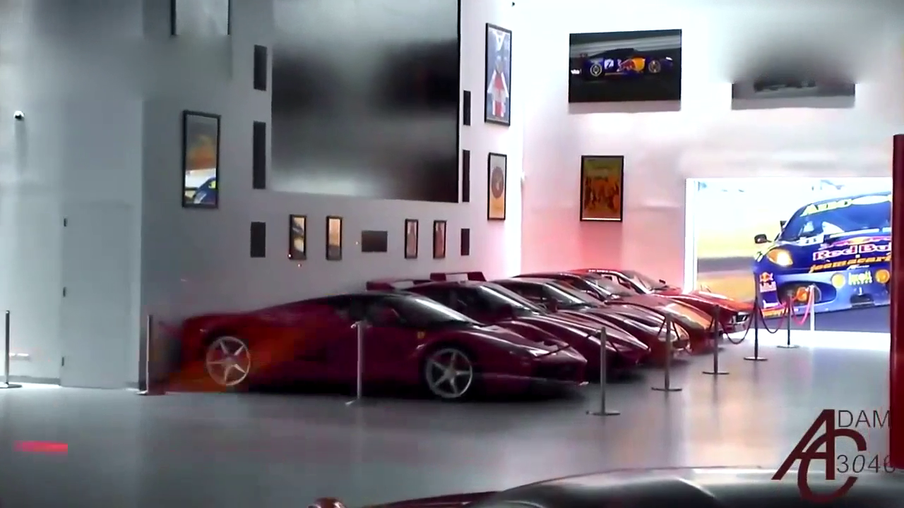 车展中的高档跑车实拍，细节处置很好