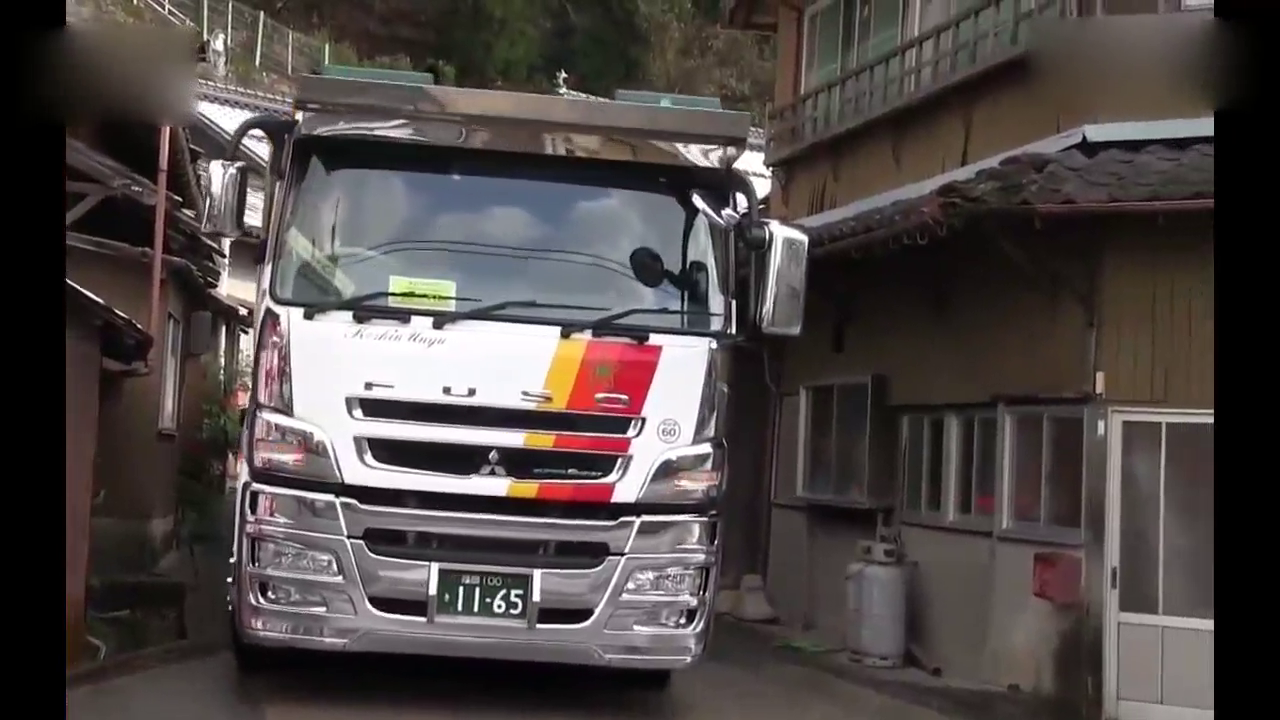 卡车老司机，在超窄公路的神操作