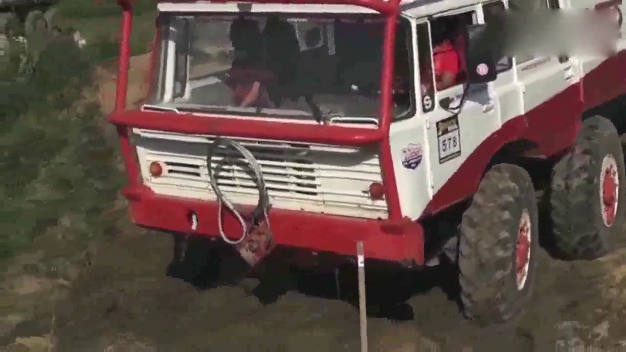 论越野还得看重型越野卡车，这性能路虎奔驰G看了都得服！