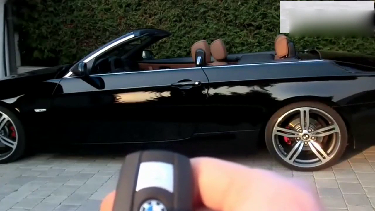 按下钥匙才知道，这辆跑车没B柱！