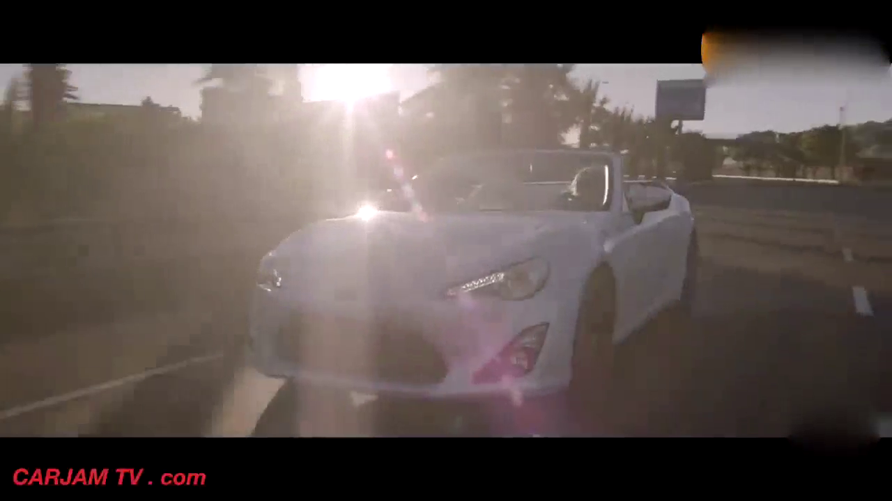 丰田高性能跑车的复苏 GT86极轻车身五五开完美配重的神话车