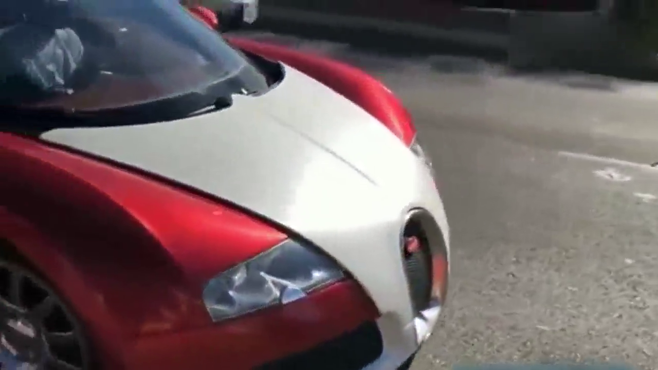 明星开着价值千万的布加迪跑车，狂热的粉丝强势逼停!