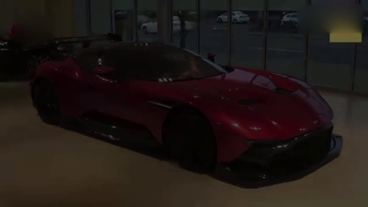 老外花500万买了辆超级跑车,提车的时候被众人抬出来的