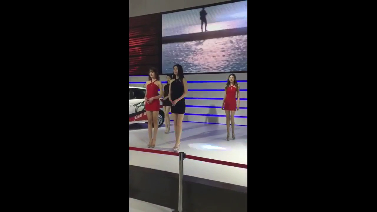 四个美女的车展，群众都说美女比车好看