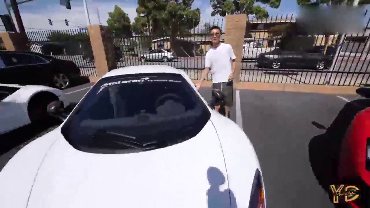 土豪试驾迈凯伦跑车，坐进内饰按下变形键后才知道有多惊艳！