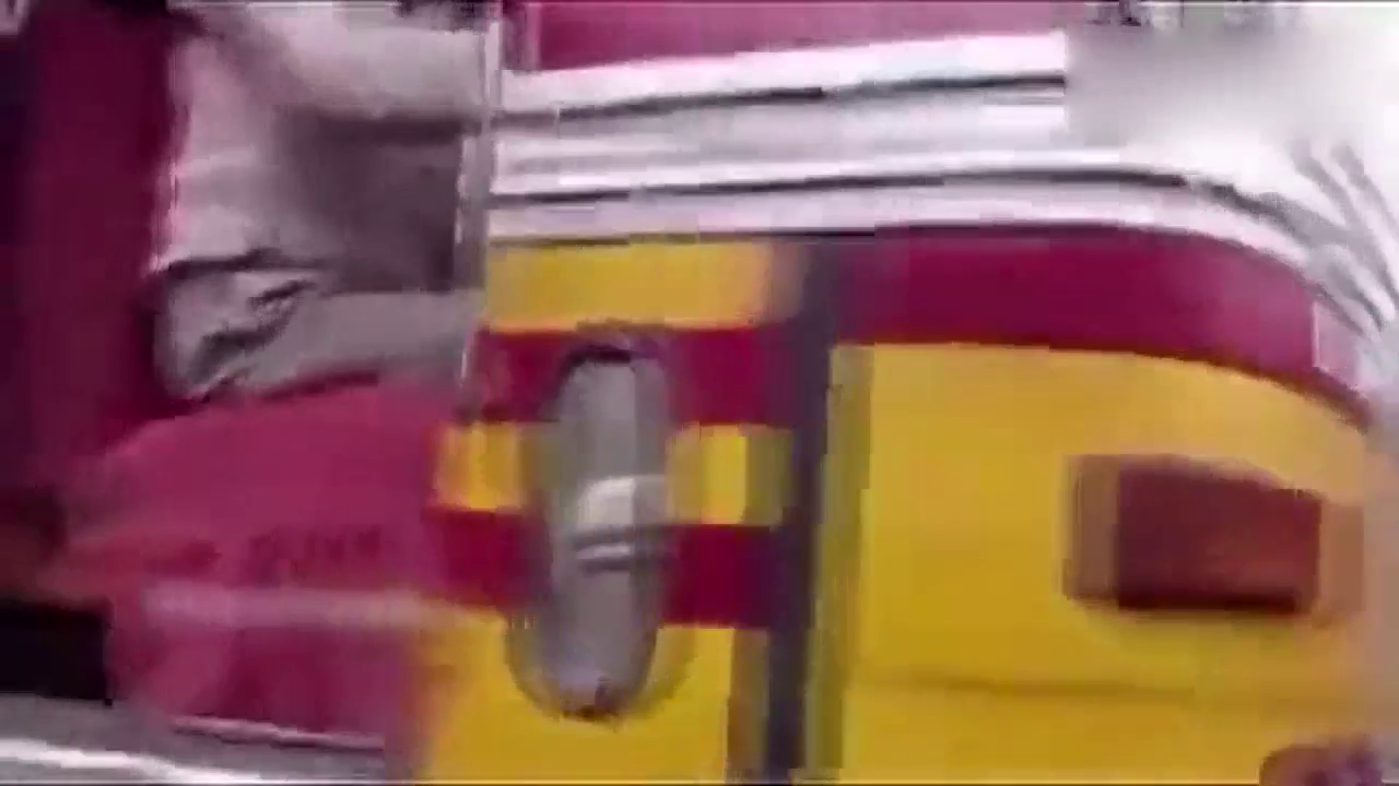 开着重载卡车穿越3米宽的险峻道路，老司机中的战斗机