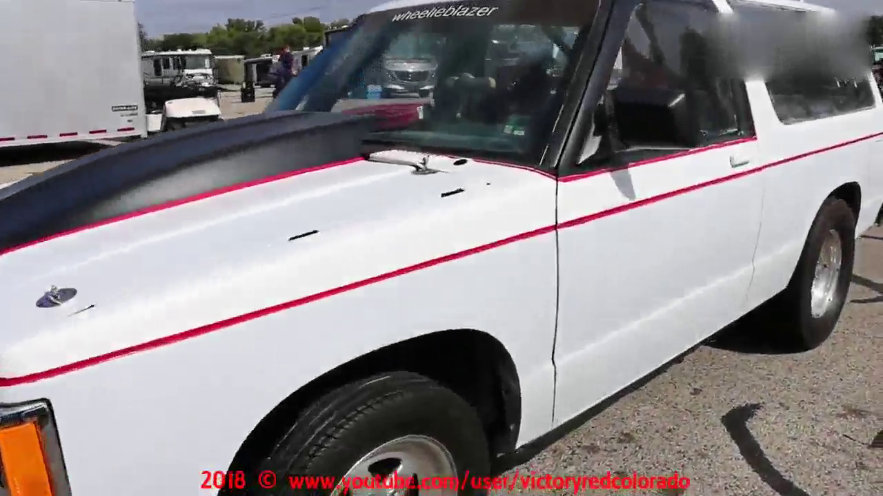 起步太猛了 改装车迫不得已翘起了头