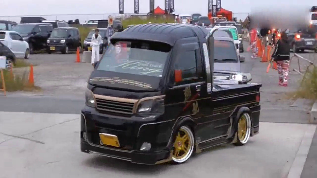 几万元改装小货车，硬是改出了跑车的样子！10秒后尴尬了