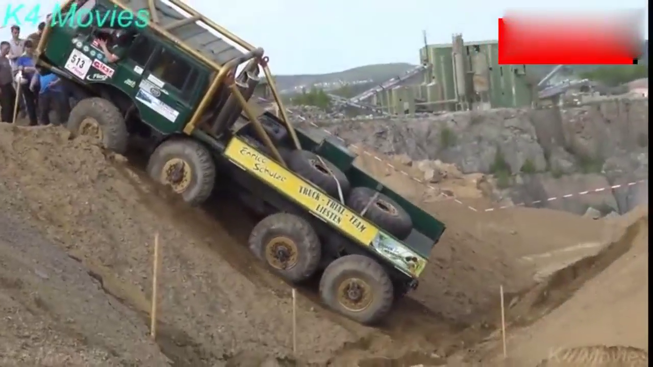 8×8重型卡车壕沟越野，独立悬挂系统太霸气了