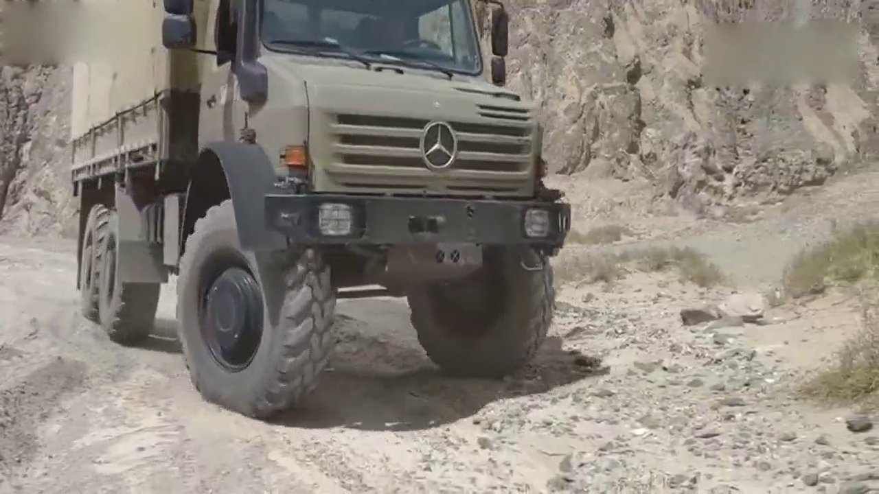 如果比SUV还会玩的卡车，那只能是乌尼莫克了吧？