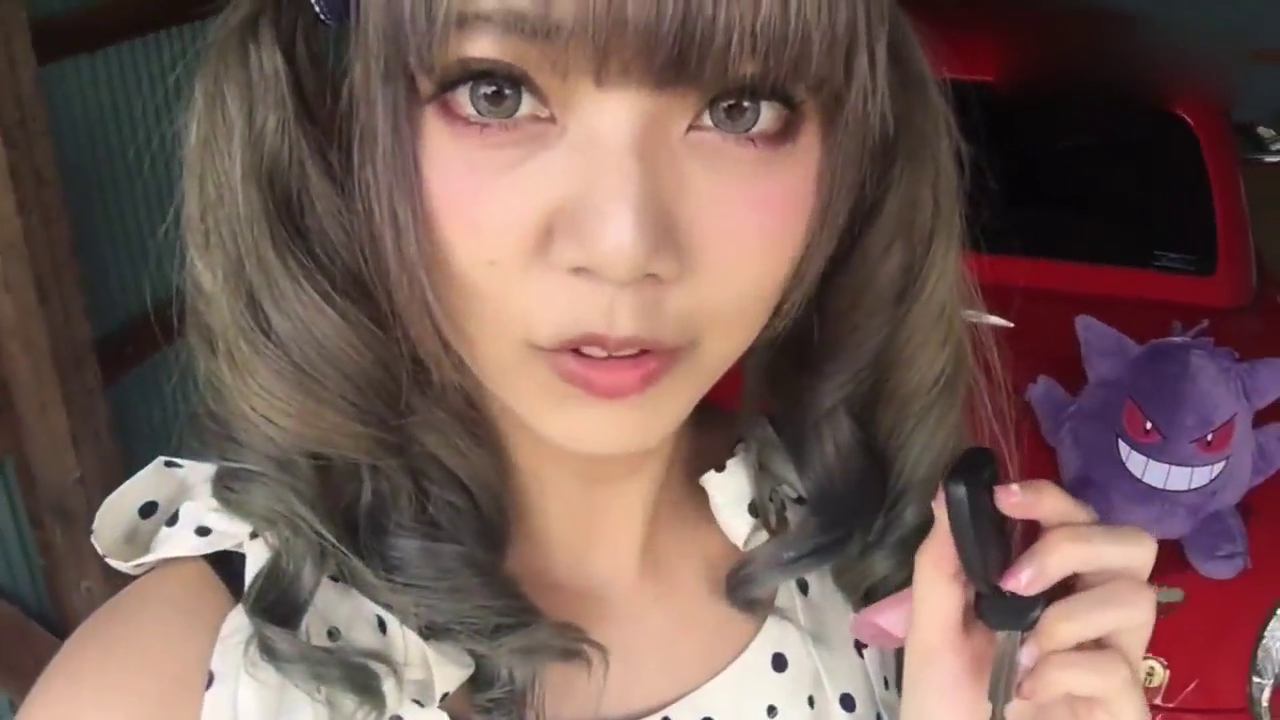 美女花10万买的小跑车，就是为了这功能，按下变形键后霸气开始！