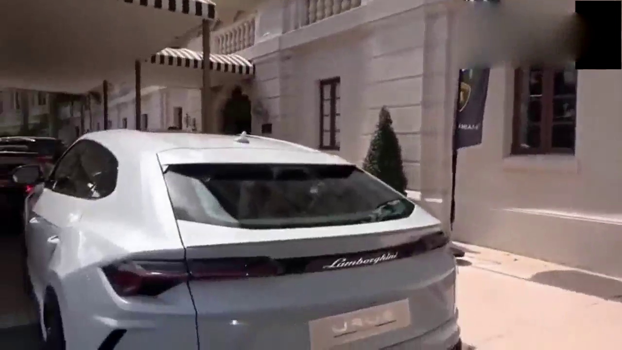 兰博基尼SUV、超级跑车，停在一起才明白多么霸气！