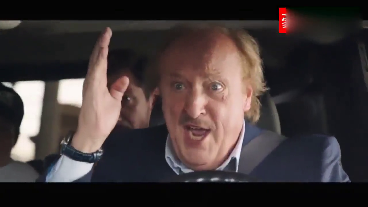 出租车和法拉利飙车，一个电话街道上立马没人了！