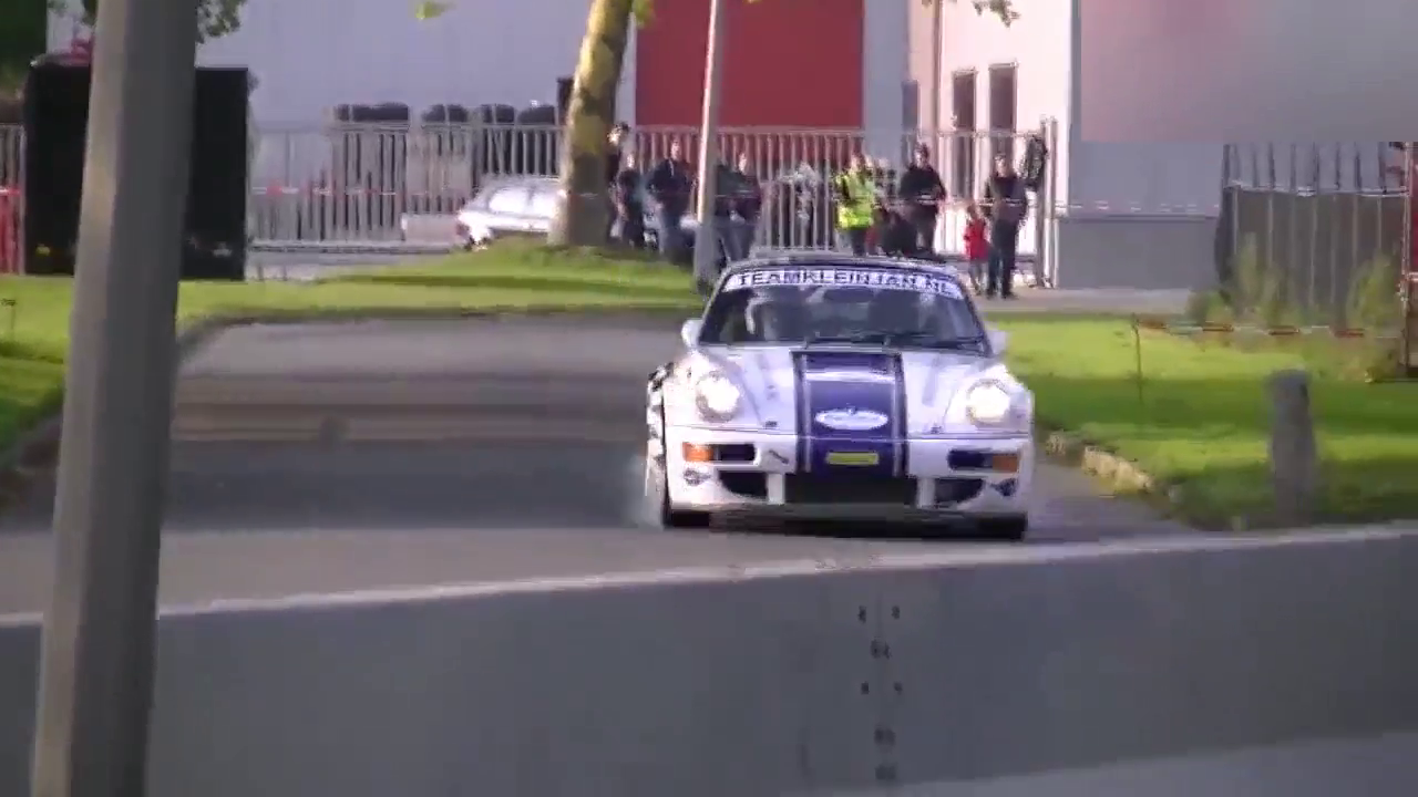 什么跑车,这么开就玩蛋啦！