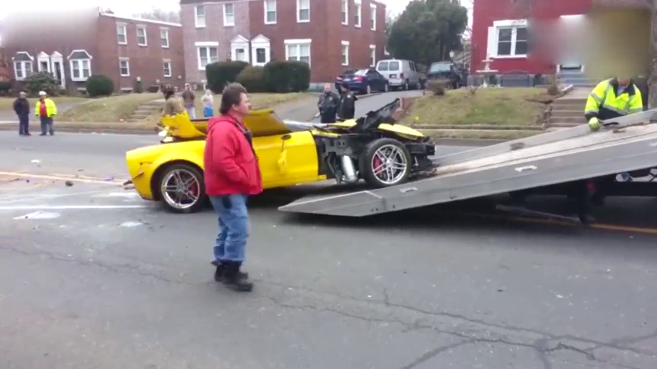 全身碳纤维的跑车太不结实，一碰就碎了！