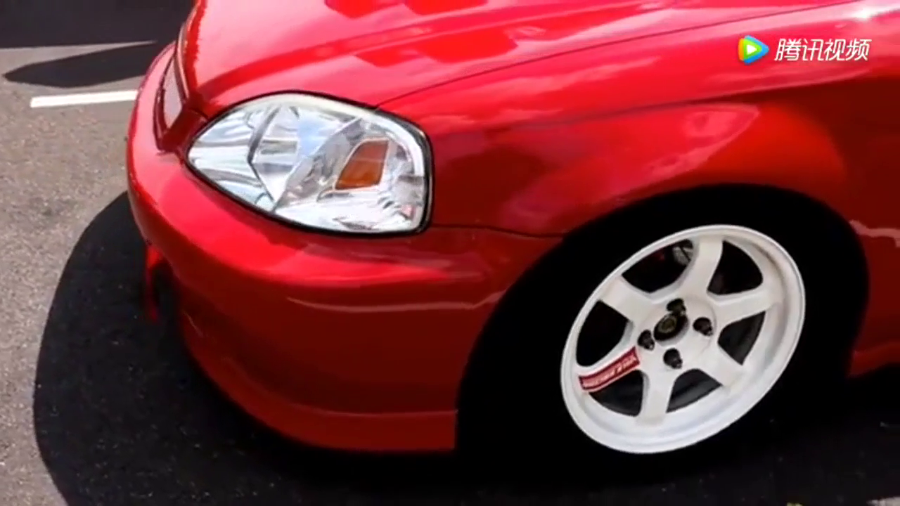 都是80年代跑车，好有年代感，现在都是古董级跑车