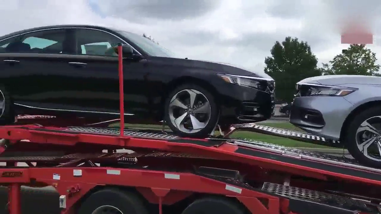 一卡车的2018款本田雅阁什么感受！外国小哥告诉你司机的优势！