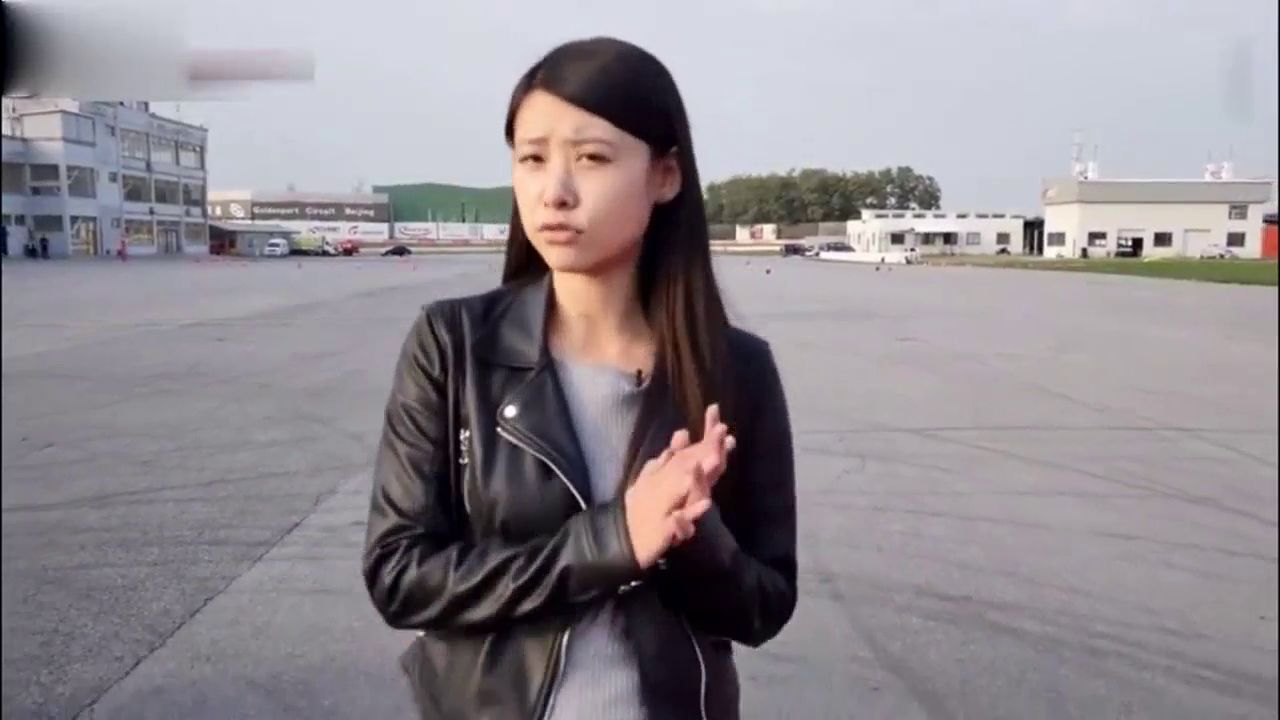 美女亲自示范后驱前驱四驱电动车漂移 前驱也能华丽漂移