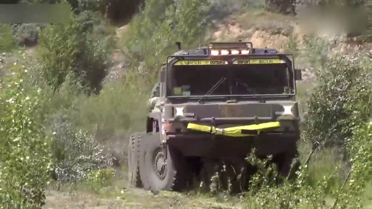 我的妈呀，卡车玩越野下山坡，一路狂奔