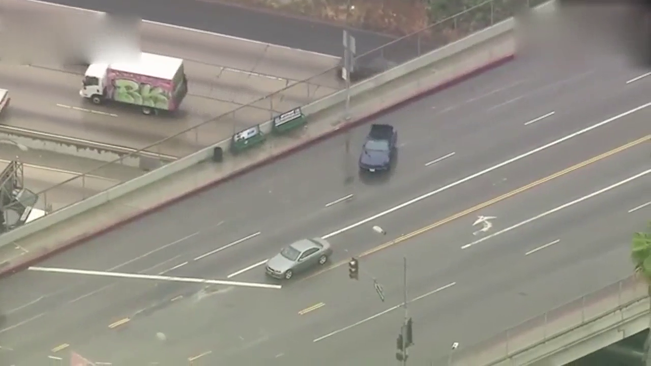 雨中任性的敞篷跑车，土豪就是任性