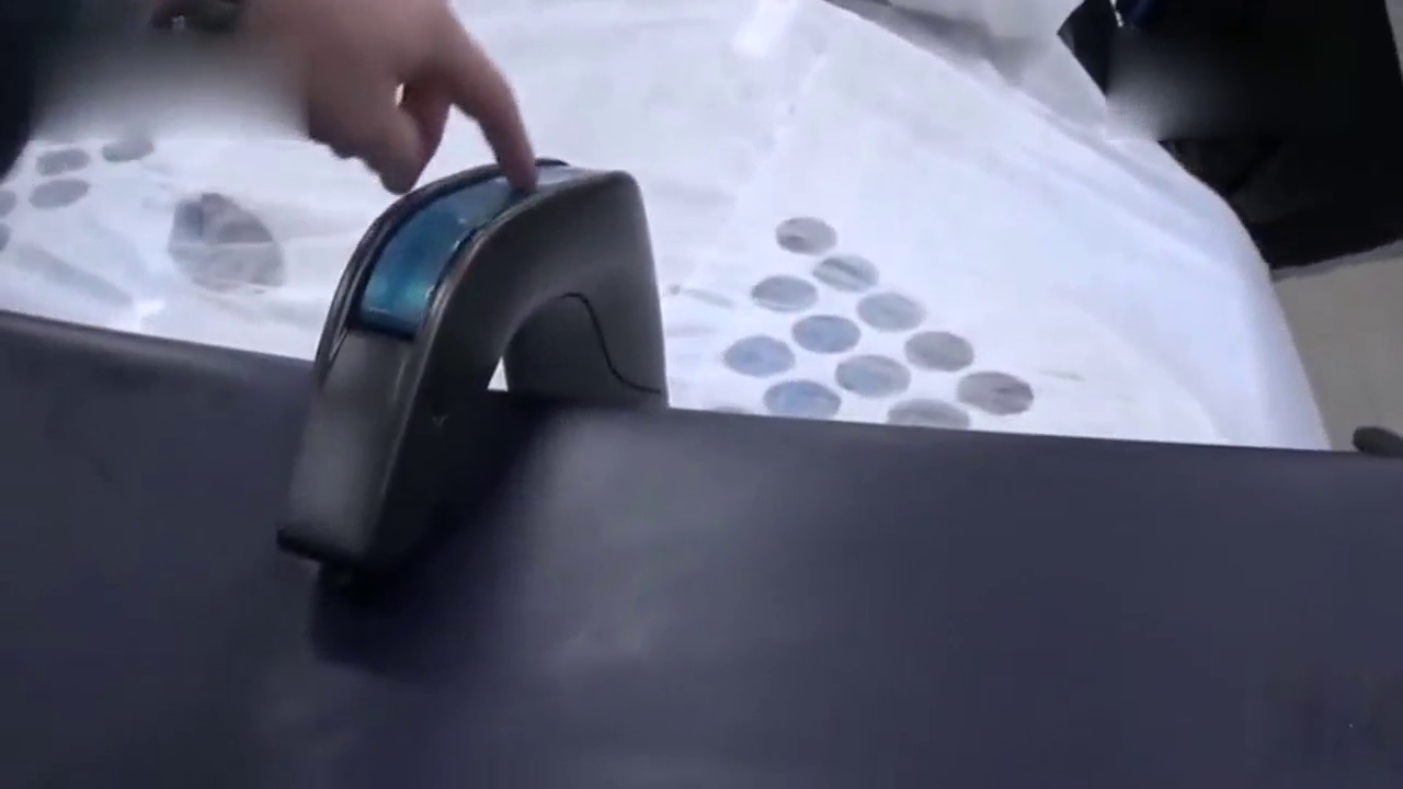 一辆能媲美布加迪的跑车，这帅气程度真养眼，网友：土豪的玩物！