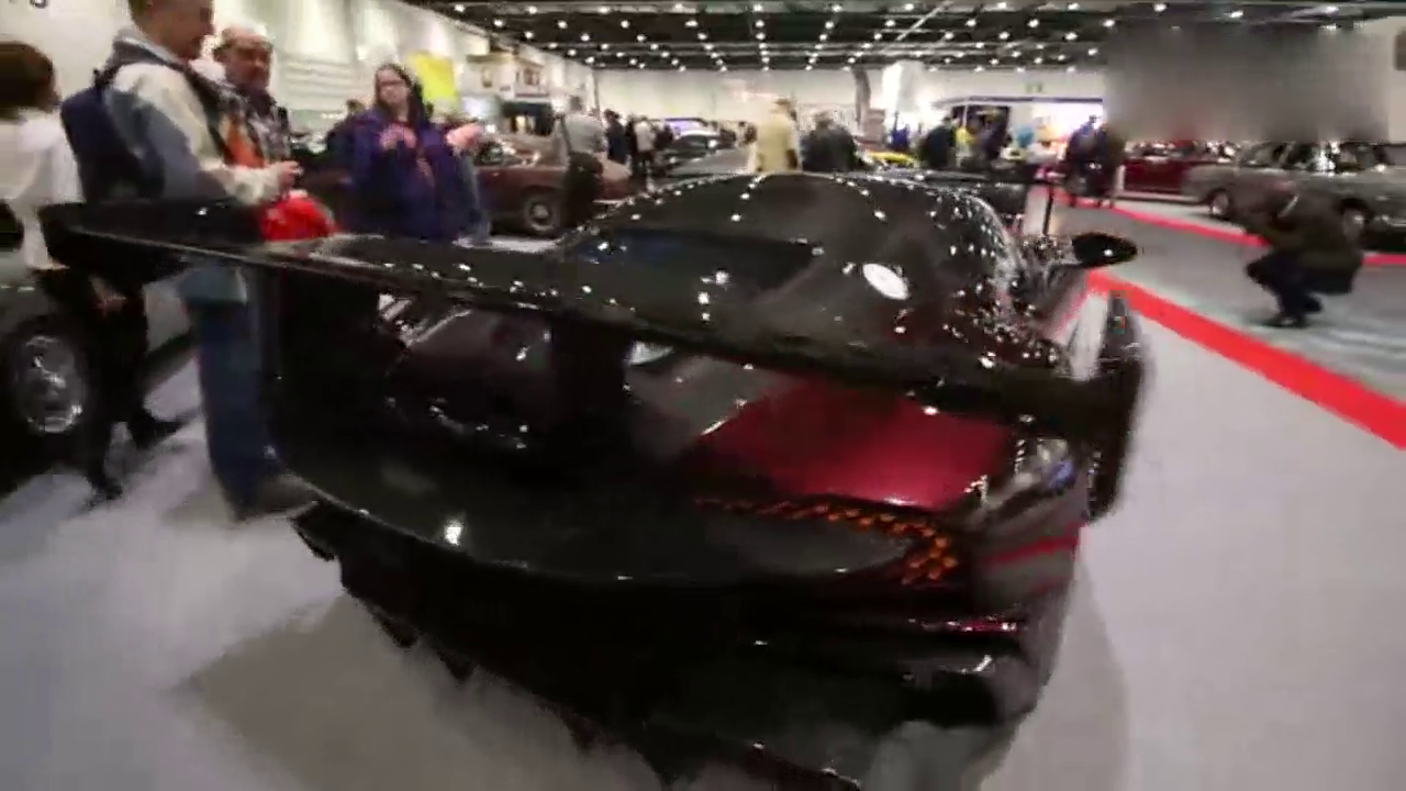 阿斯顿马丁在车展上的完美呈现，超完美的线条和光泽令众人沉迷！