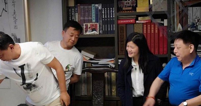 还记得主持一哥朱军吗？因“犯错误”离开央视，今过得怎么样！