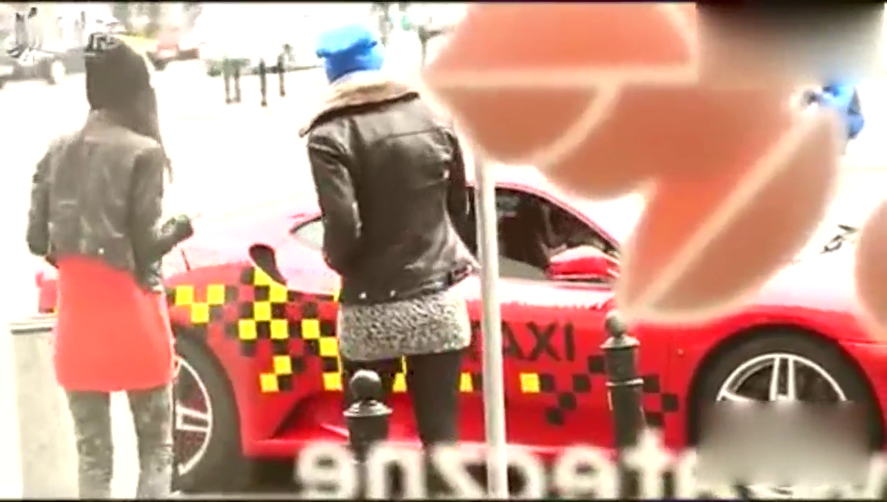 开500万法拉利跑车跑滴滴, 乘客上车后底后悔了!