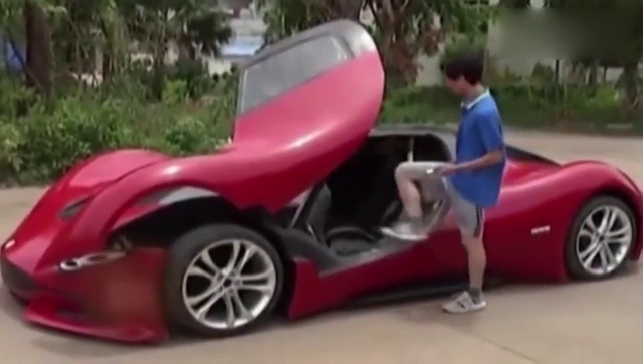 每个男人心中都有一个跑车梦，小伙自己动手打造的超跑，逆天了！