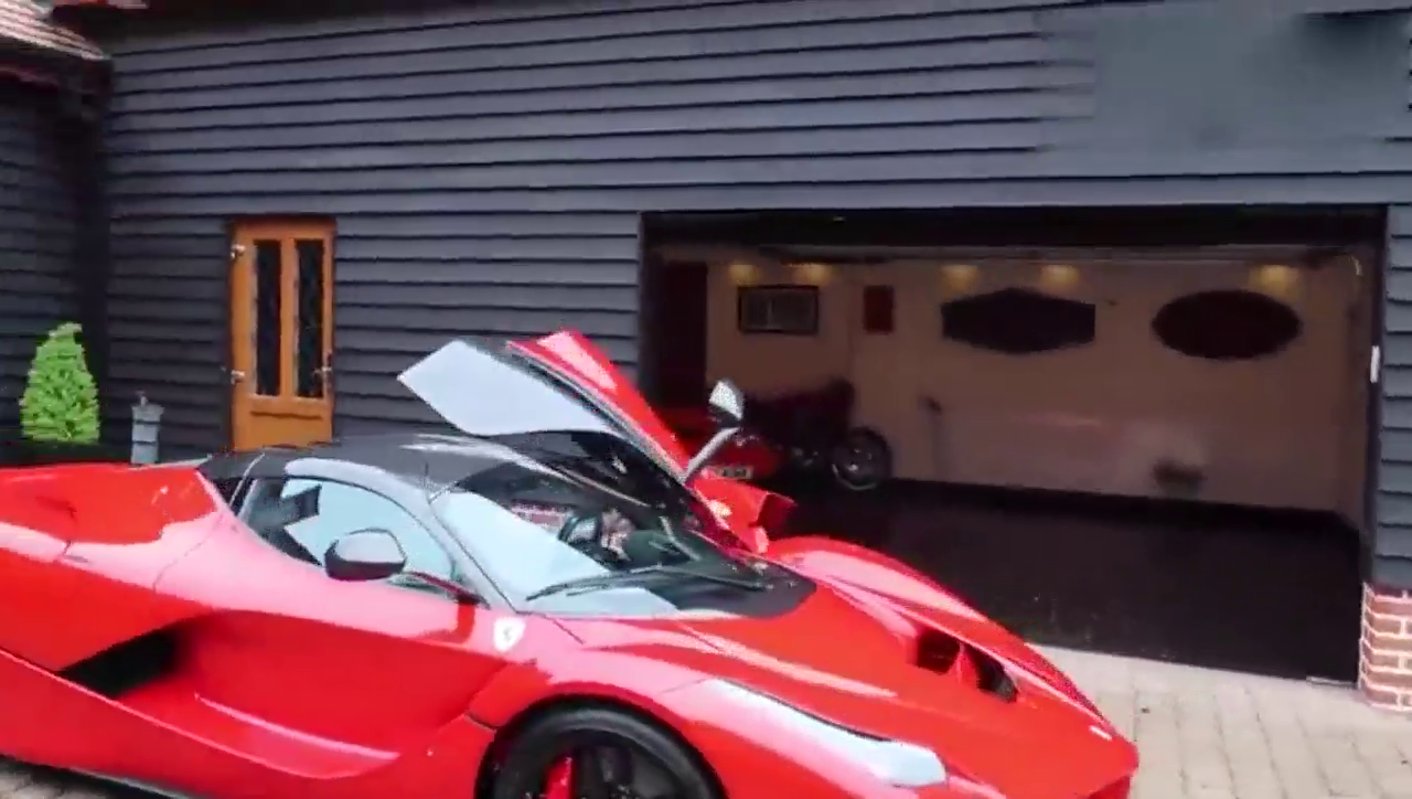 5000万的布加迪与3000万法拉利停在一起，这才是真正的超级跑车！