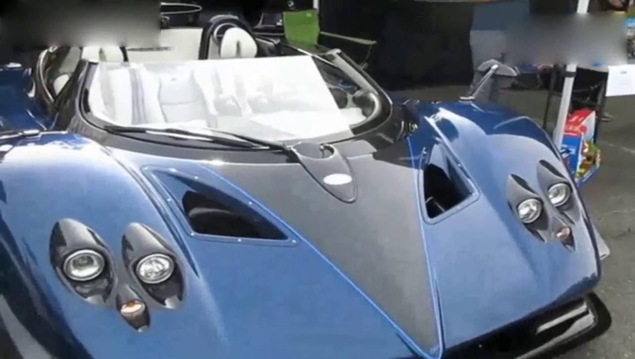 小伙子刚买辆超级跑车，还没高兴几天就坏了，气的快哭了