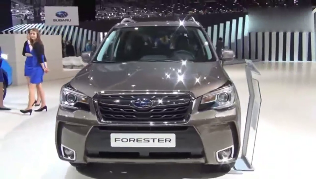 车展上发现一辆豪华车，车内设施特别豪华，价格也不贵