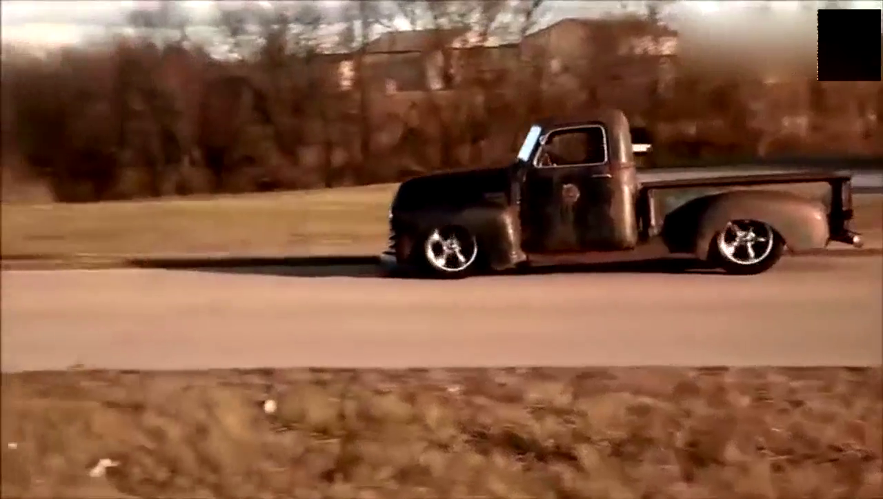 土豪70年前买的卡车，进到车内后依然很豪华