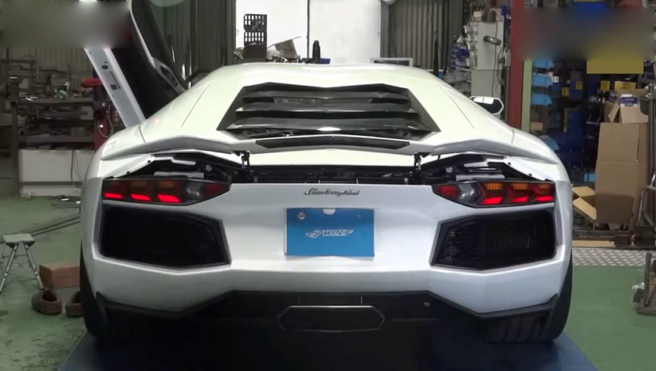 让人听了为之兴奋的跑车声浪合集，就服最后一台兰博基尼