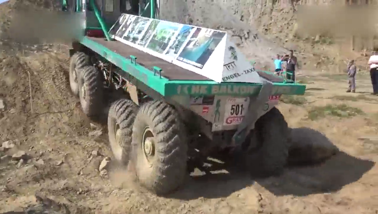 8驱越野卡车挑战越野极限！征服不可能！